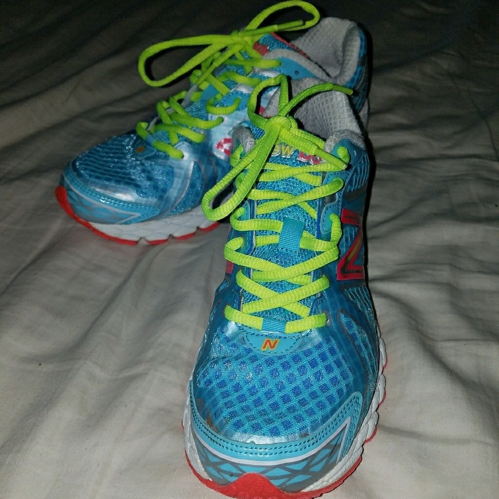 New Balance tennis shoes